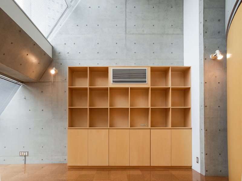 ここにびっしり本を並べたり、余白を持たせてオブジェを飾ったり&hellip;。