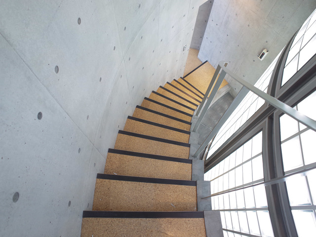 上から階段を見下ろすと、Rがよくわかります。