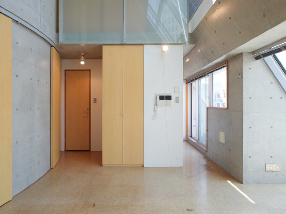 日中は電気いらずの明るさです。