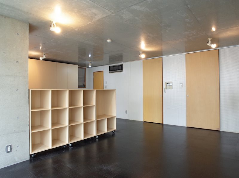 収納と扉がお揃いの色味で統一されているのがポイント高い！