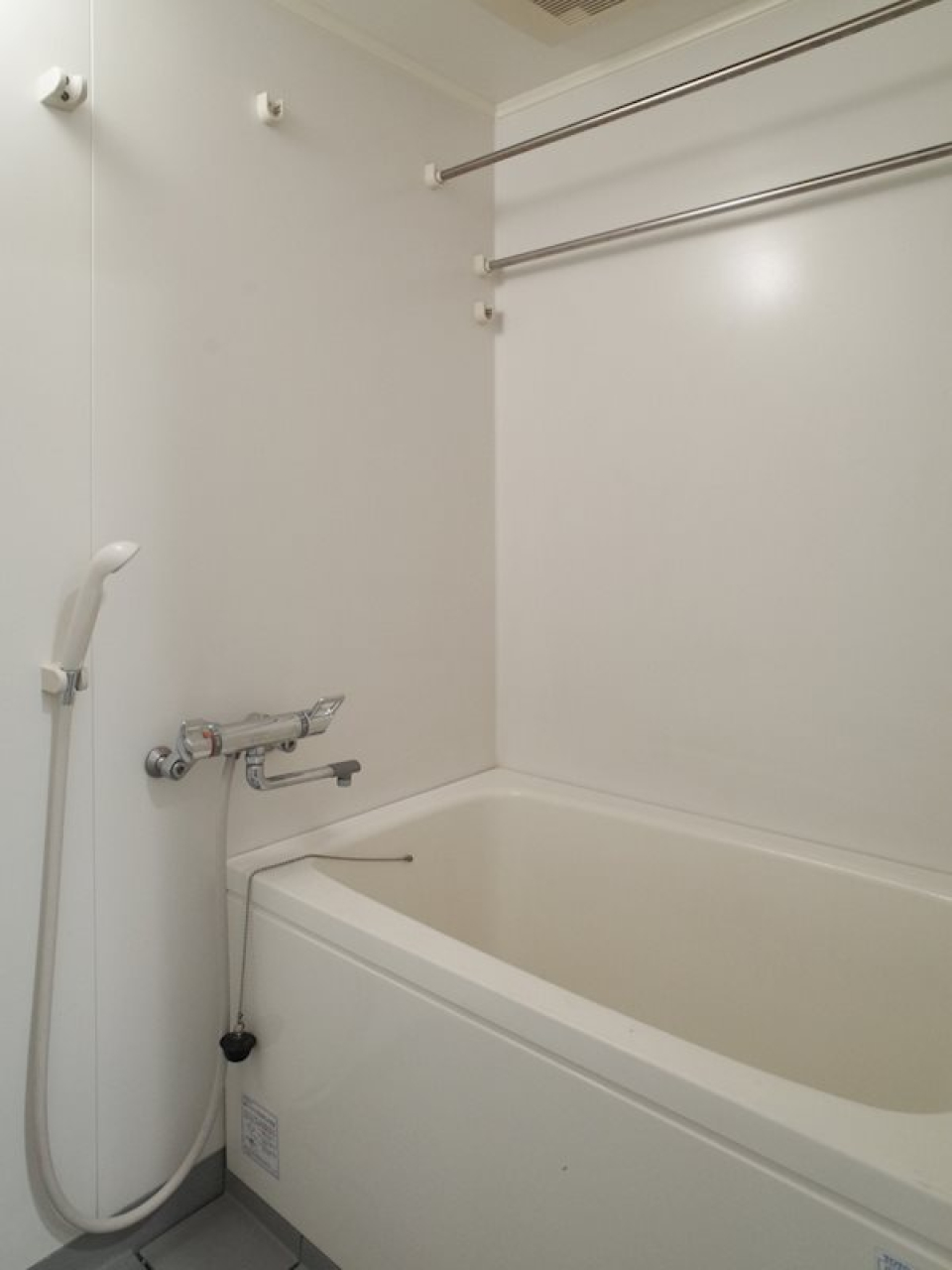 お風呂は白くてシンプルスタイル。それがいいんです。