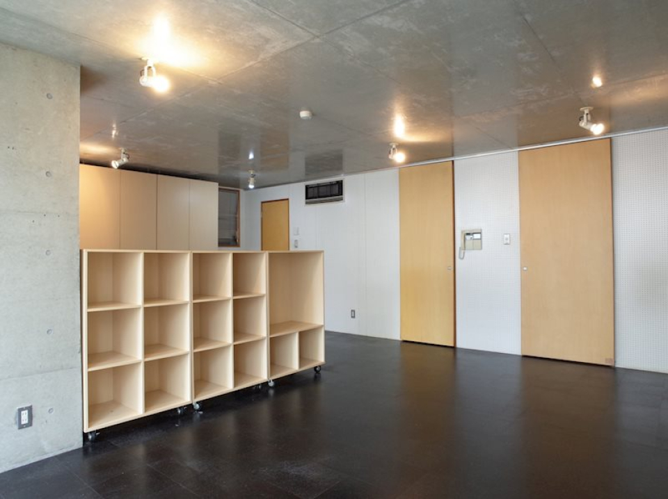 収納と扉がお揃いの色味で統一されているのがポイント高い！