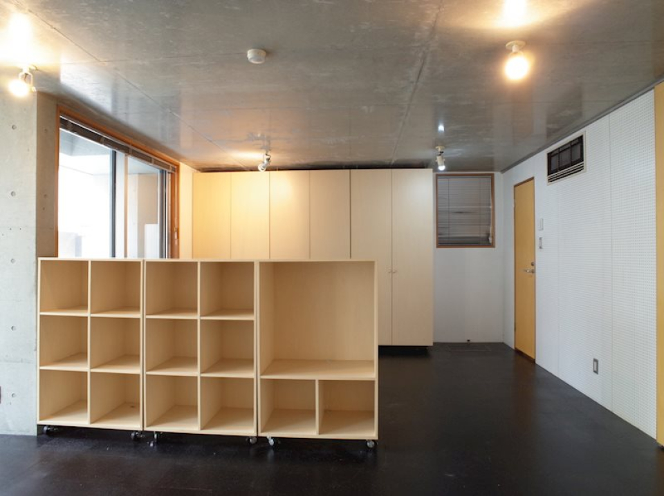 収納は可動式なので、暮らしに合わせてお部屋を区切ることができます。