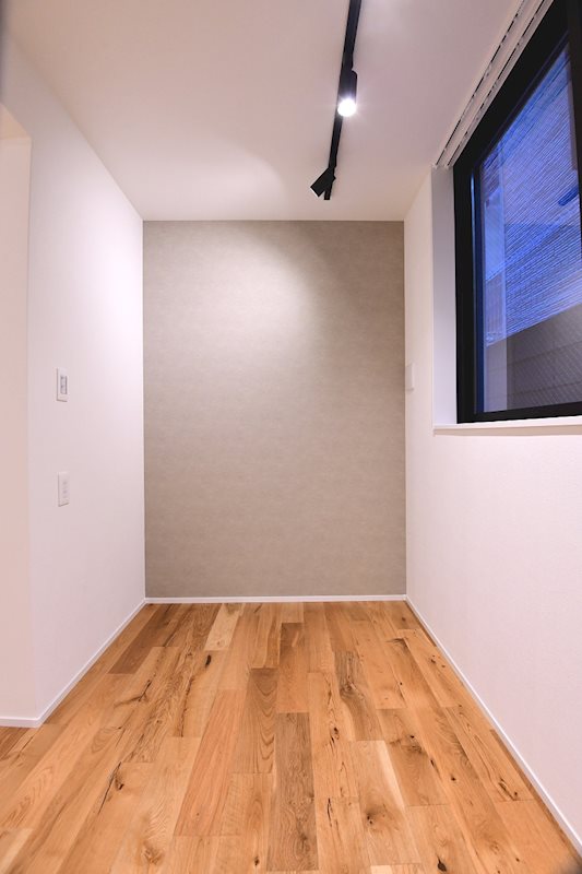 ここにベッドが収まり良さそう。