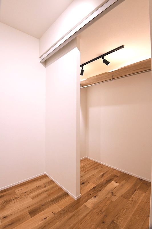 WICと、その手前にはロールスクリーン！