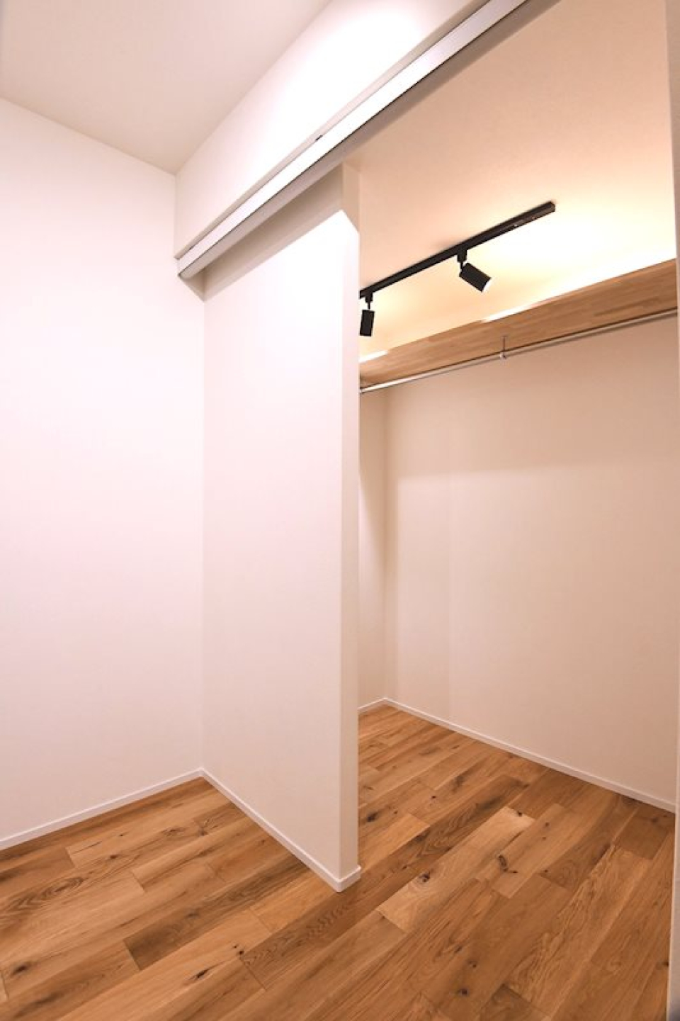 WICと、その手前にはロールスクリーン！