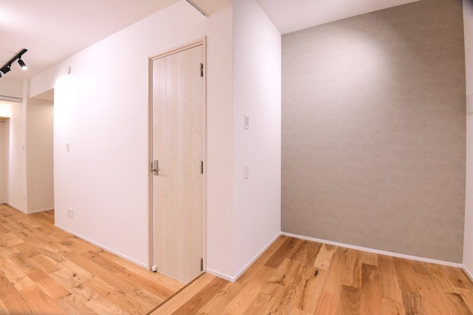 この扉の向こうが防音室です！