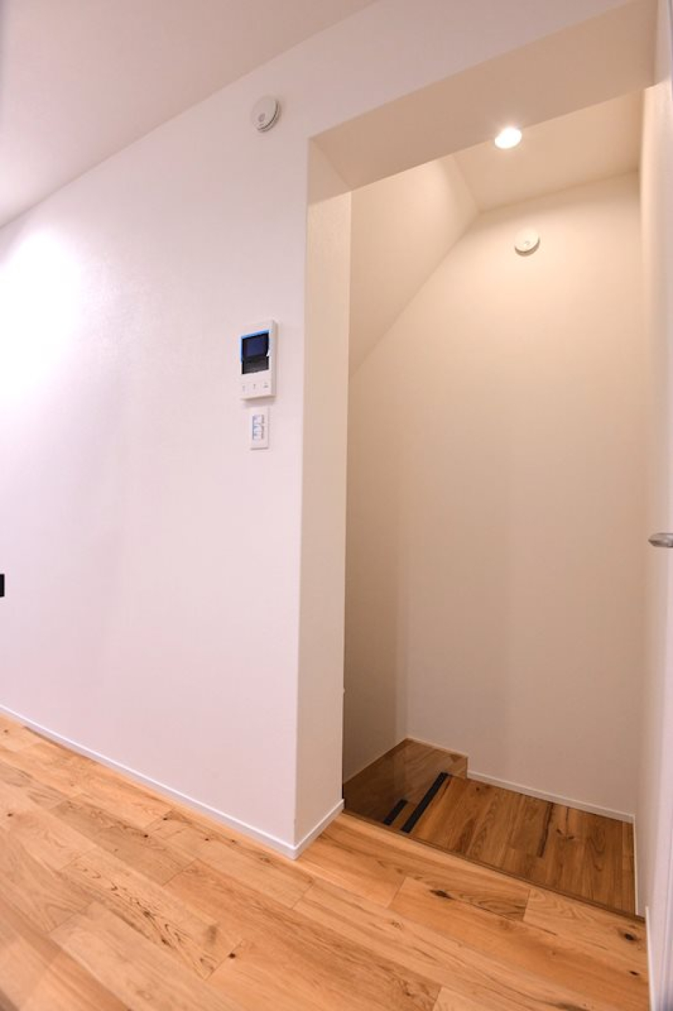 階段は壁に隠れているので、ペットが誤って落ちてしまうのも防げそう。