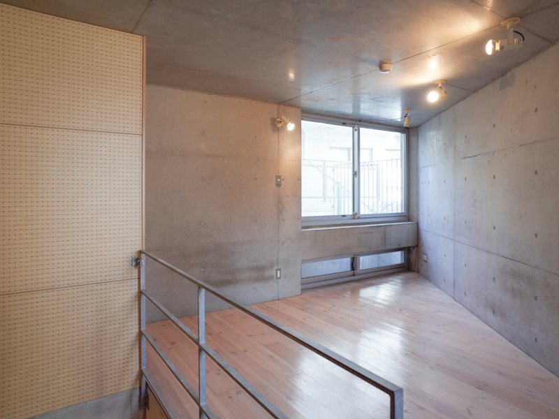 窓も大きくて光を感じます。