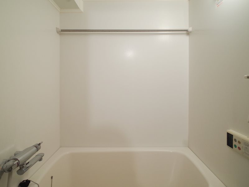 お風呂は白くてシンプル。それがいいんです。