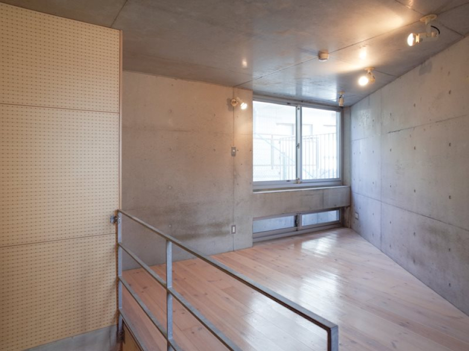 窓も大きくて光を感じます。