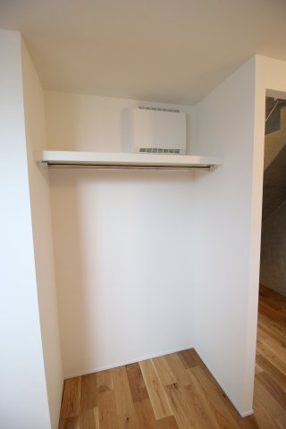 オープンタイプの収納もこちらに！