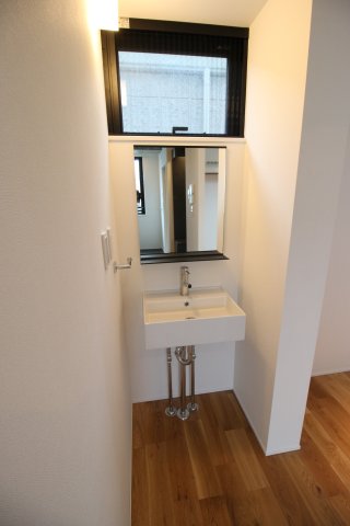 洗面台も廊下にありました。