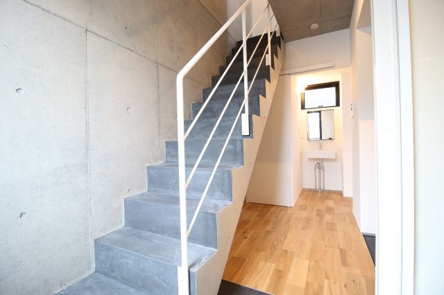 コンクリの階段がかっこ良い！
