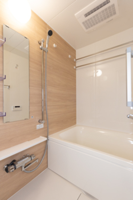お風呂もナチュラル！しっかり長風呂を楽しめそう。※写真は同タイプ住戸です。