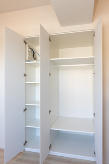 お部屋の中央にクローゼットがありました。※写真は同タイプ住戸です。