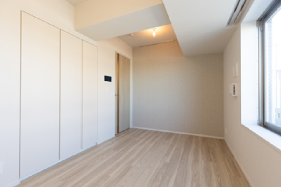 ベッドは奥の壁際が良さそう。※写真は同タイプ住戸です。