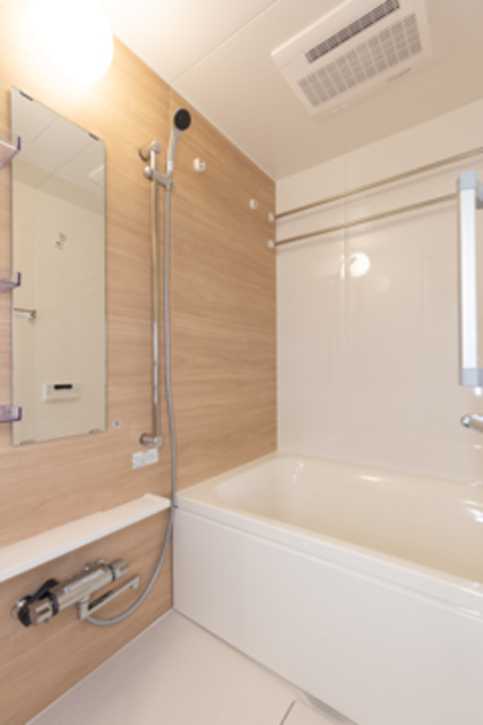 お風呂もナチュラル！しっかり長風呂を楽しめそう。※写真は同タイプ住戸です。