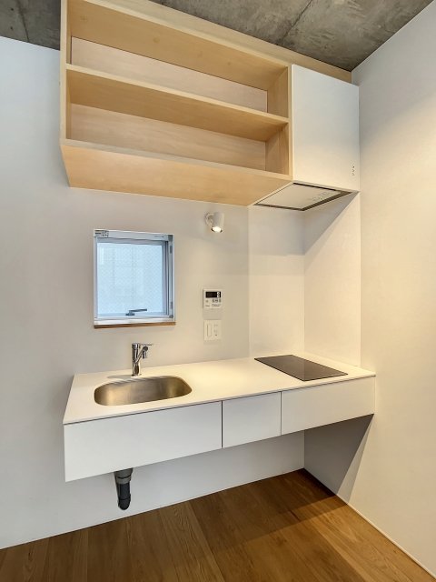 シンプルですが収納もあり使いやすそうなキッチン。