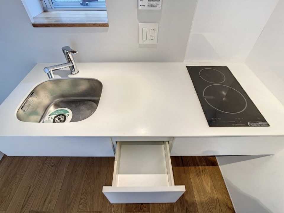 縦型の二口IHコンロなので、調理スペースも広めです。