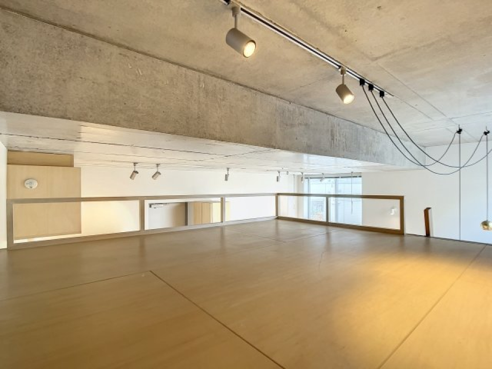 ハコの上のこの秘密基地感がたまらない…！