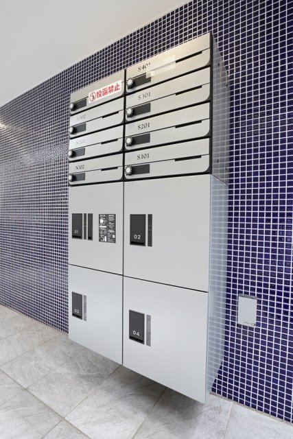 もはや必需品の宅配ボックスもこちらに。