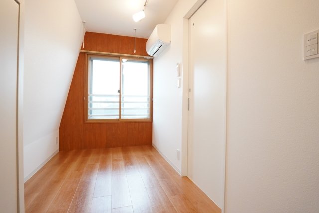 洋室側の壁も台形！