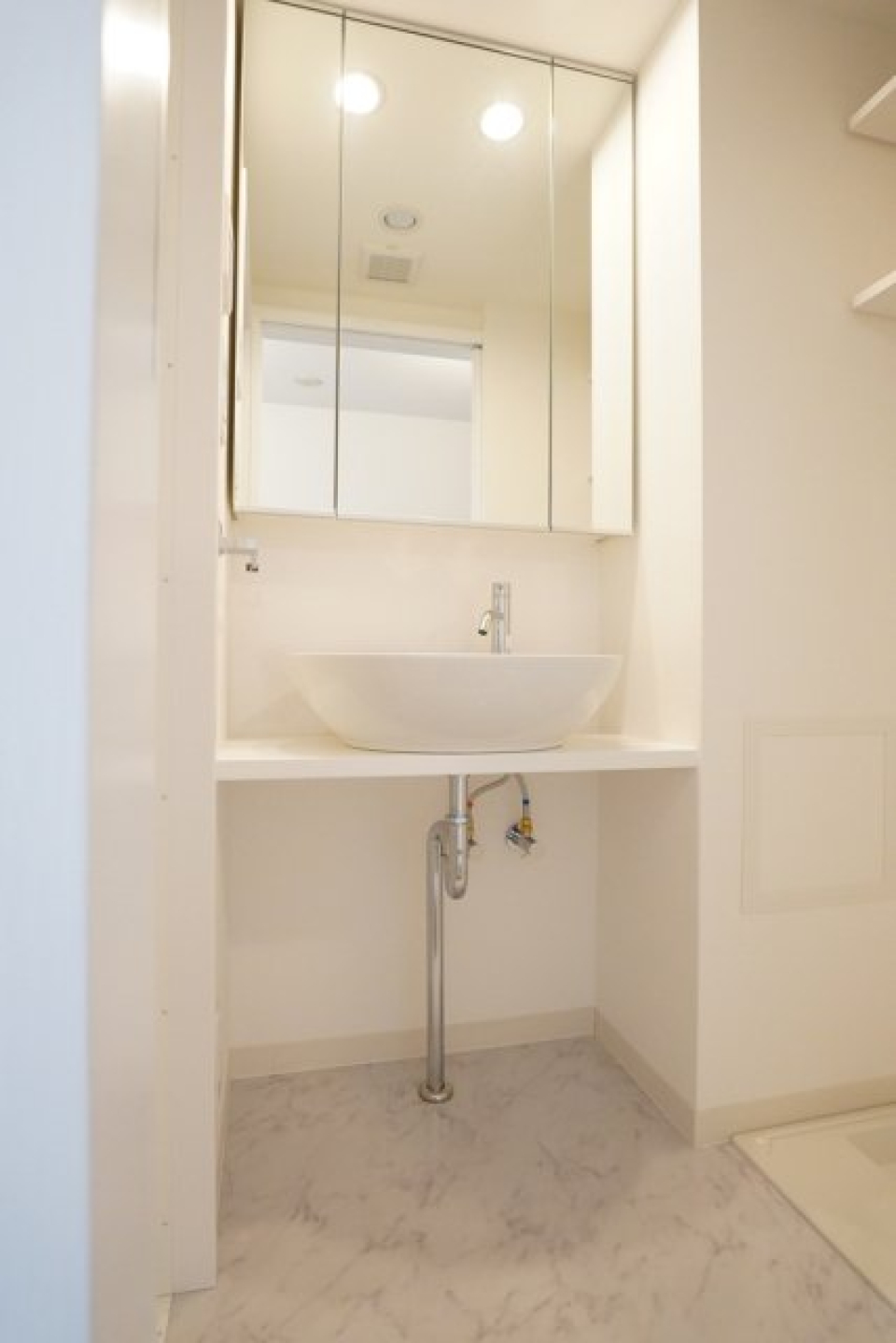 水回りは洋室側にまとまっています。