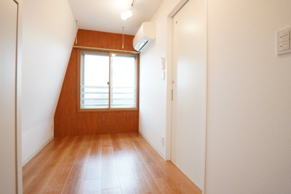 洋室側の壁も台形！