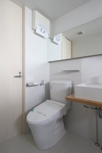 トイレは洗面脱衣所と同室です。