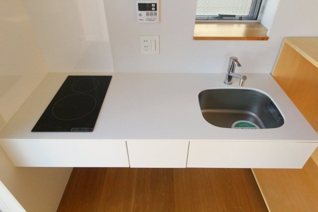 縦型のIHコンロなので、調理スペースも広めです。