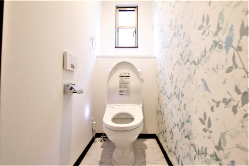 トイレは壁紙がかわいい。