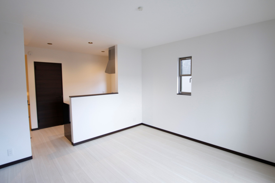 カウンターキッチンからリビングの様子が見渡せる間取り。