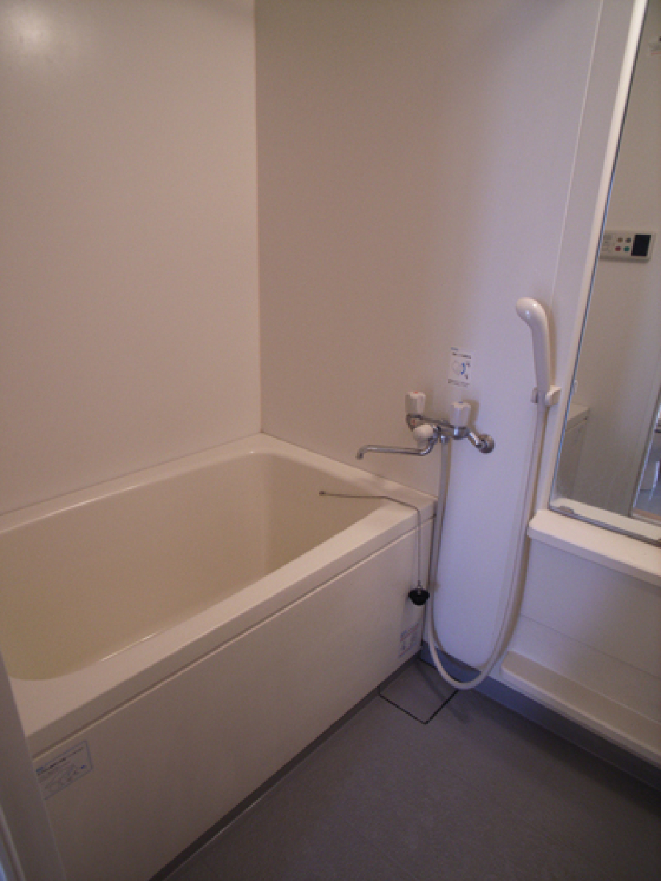 しっかり浸かって温まれそうなお風呂。