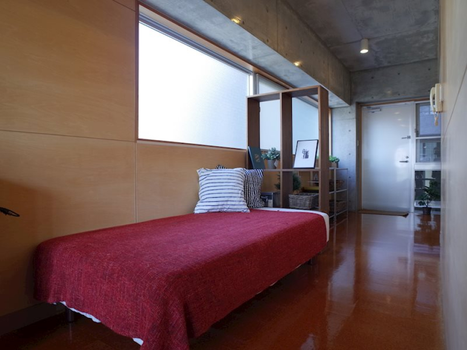 空間の仕切りとしてラックを置けば、暮らしに合わせてスペースを使い分けられます。