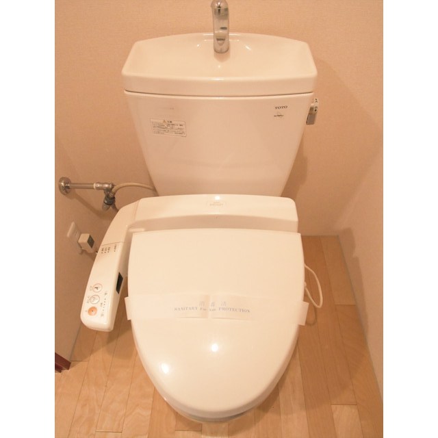 トイレは玄関側に。