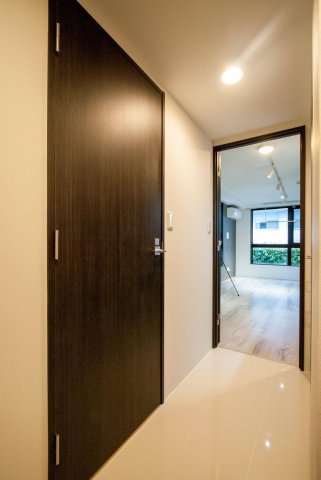 廊下のこの扉の向こうには&hellip;