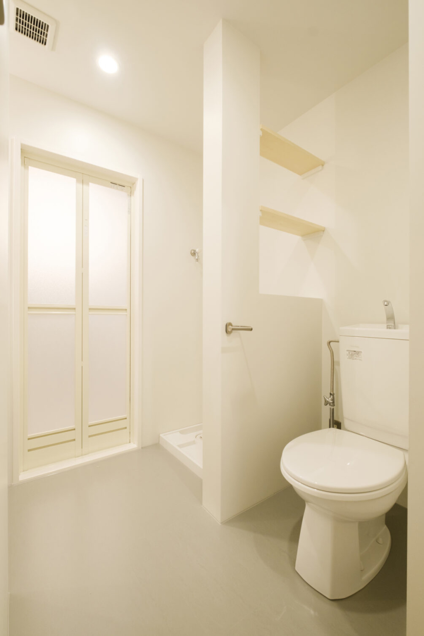 洗面脱衣所とトイレは同室です。