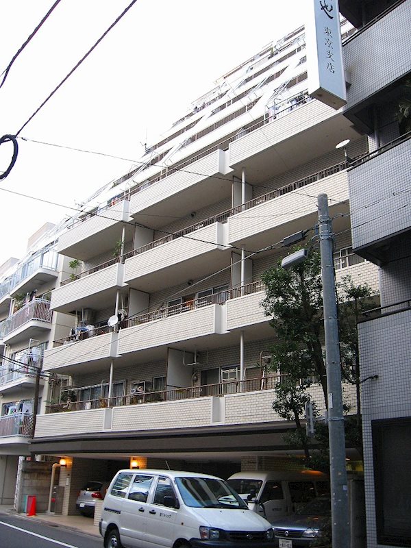 どっしりとした存在感のある建物です。