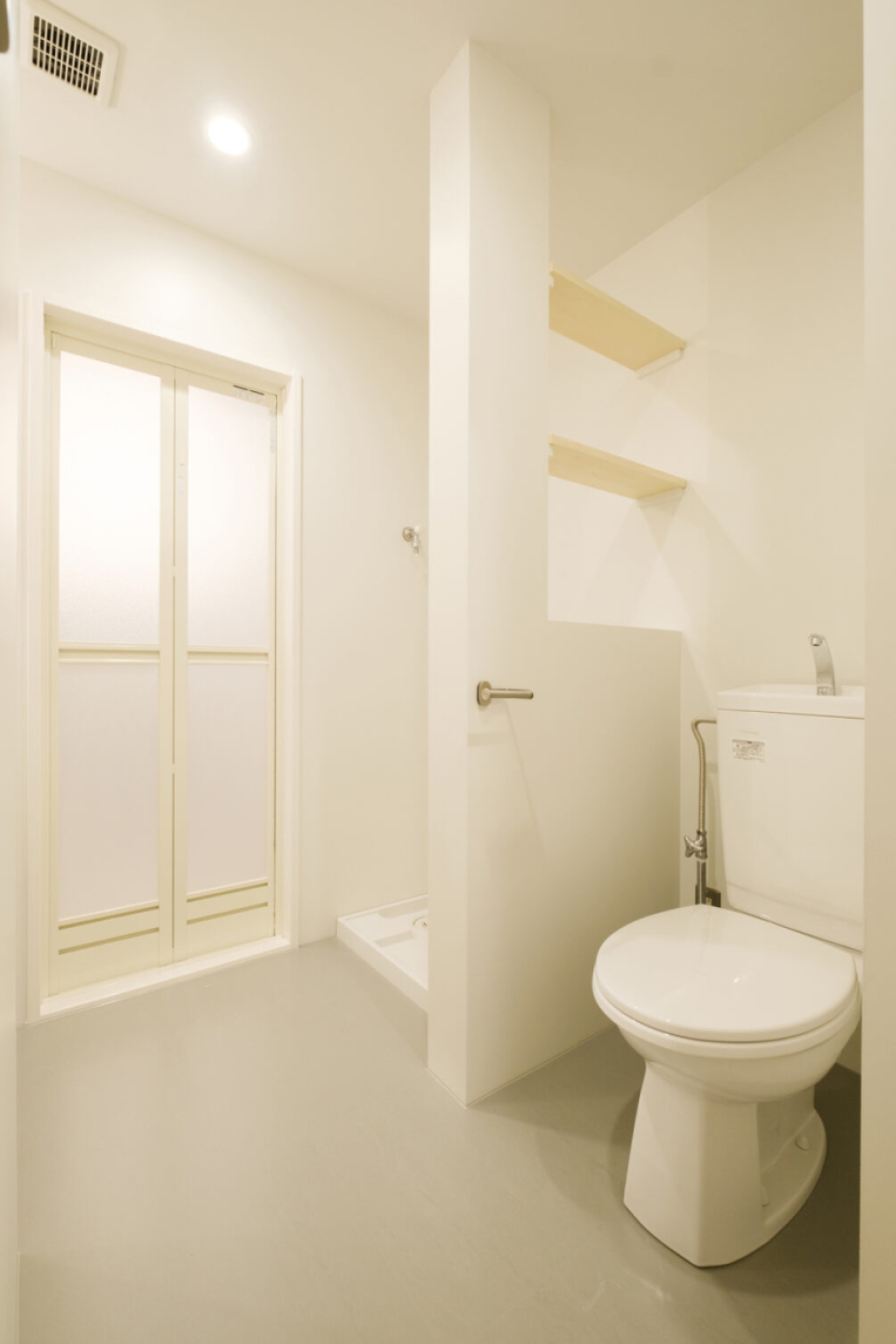 洗面脱衣所とトイレは同室です。