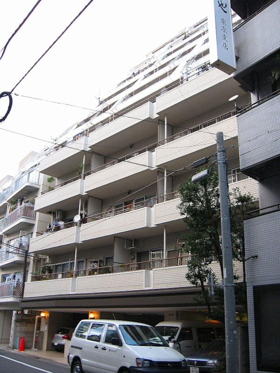 どっしりとした存在感のある建物です。