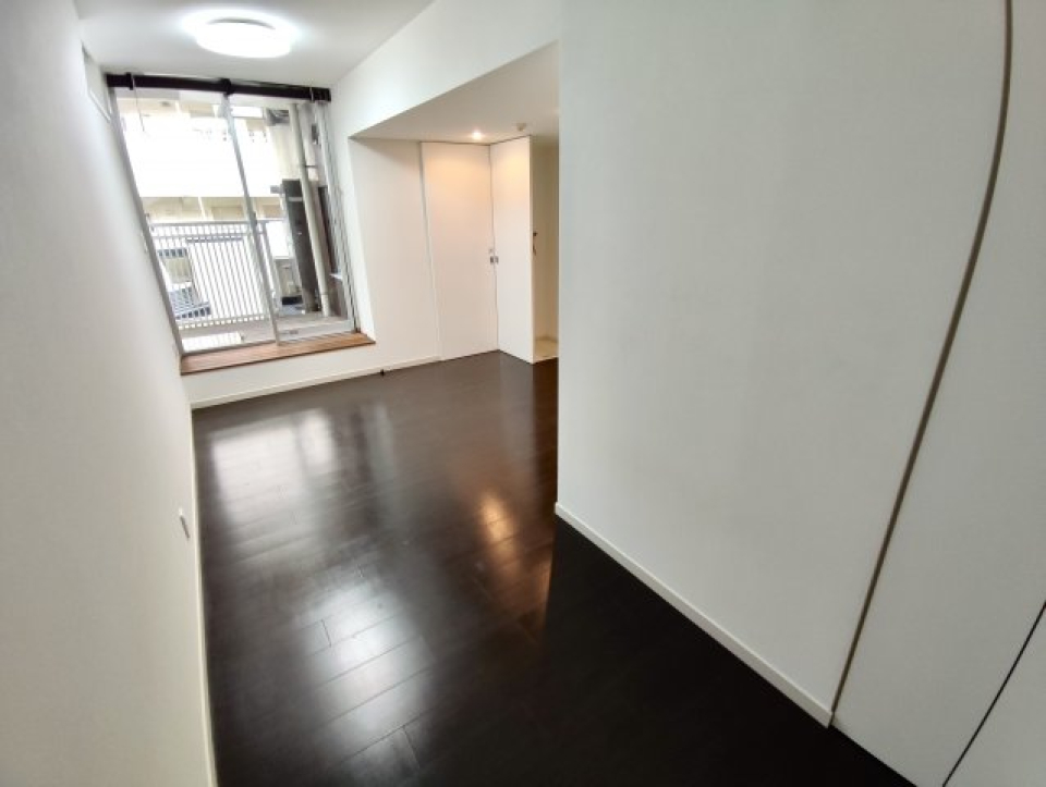 ここにベッドを置くと収まりがよさそう。