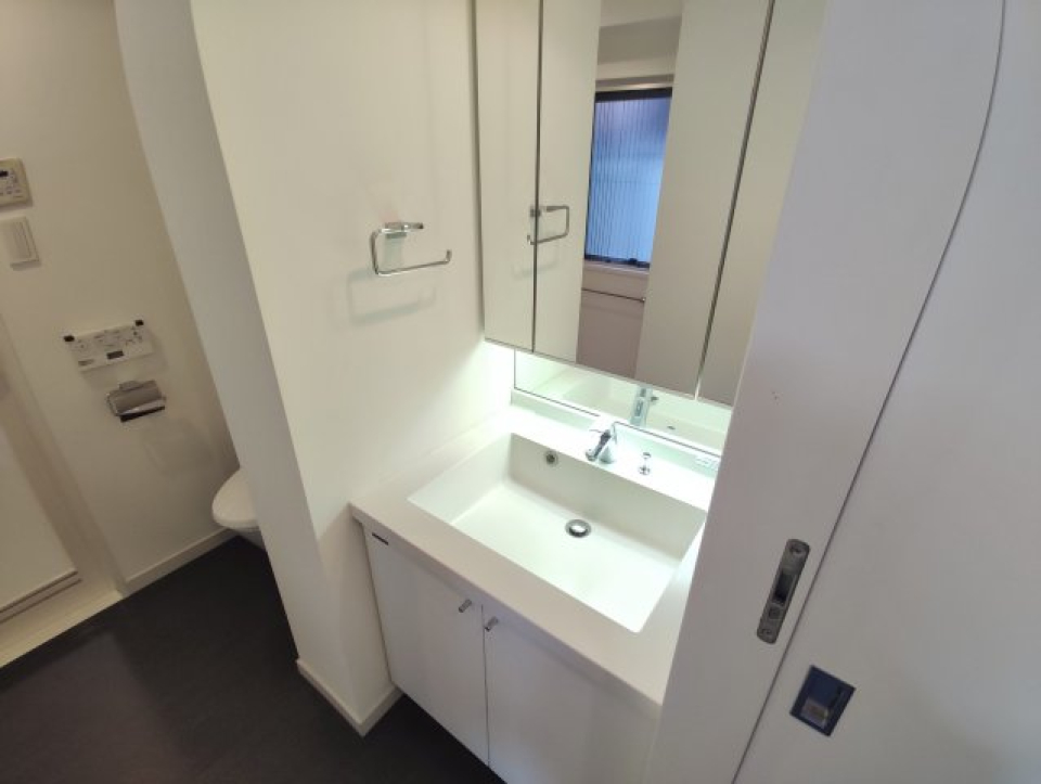 照明が素敵なパウダールーム。