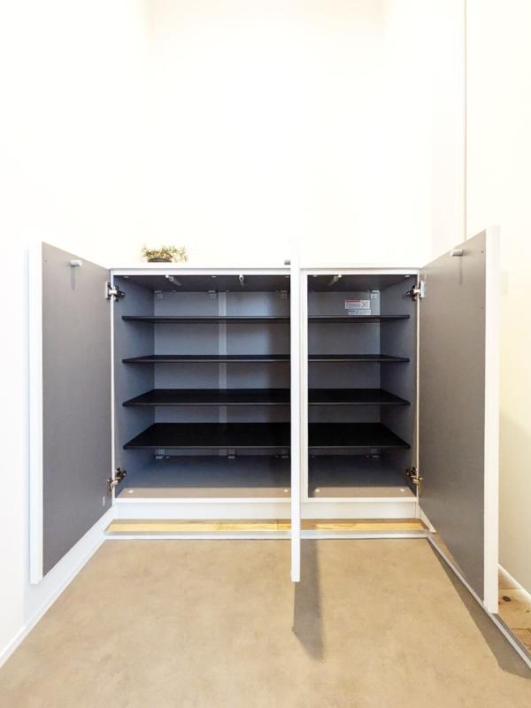 靴はこちらにたっぷり入ります！