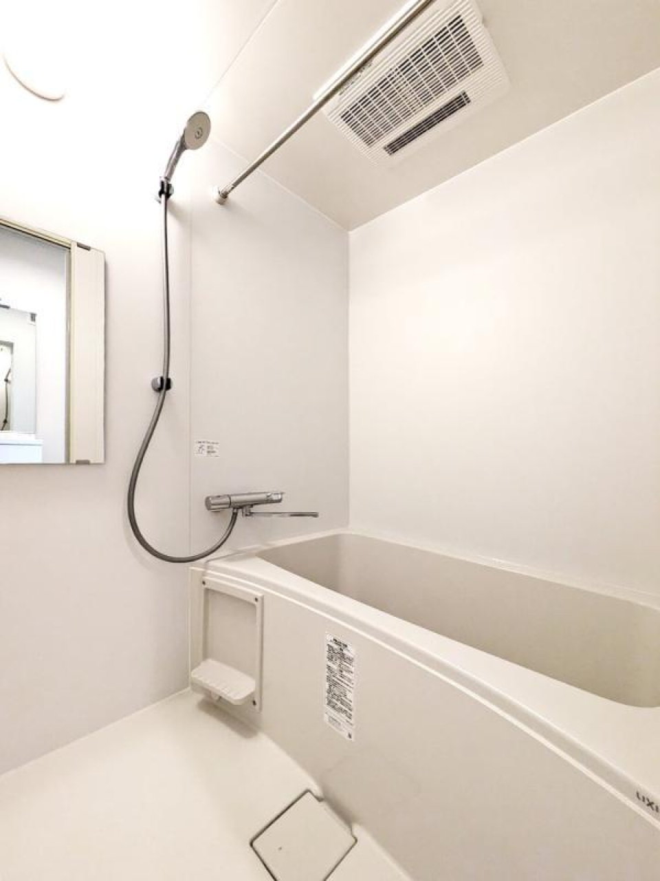 お風呂もしっかり浸かれそうな広さです。