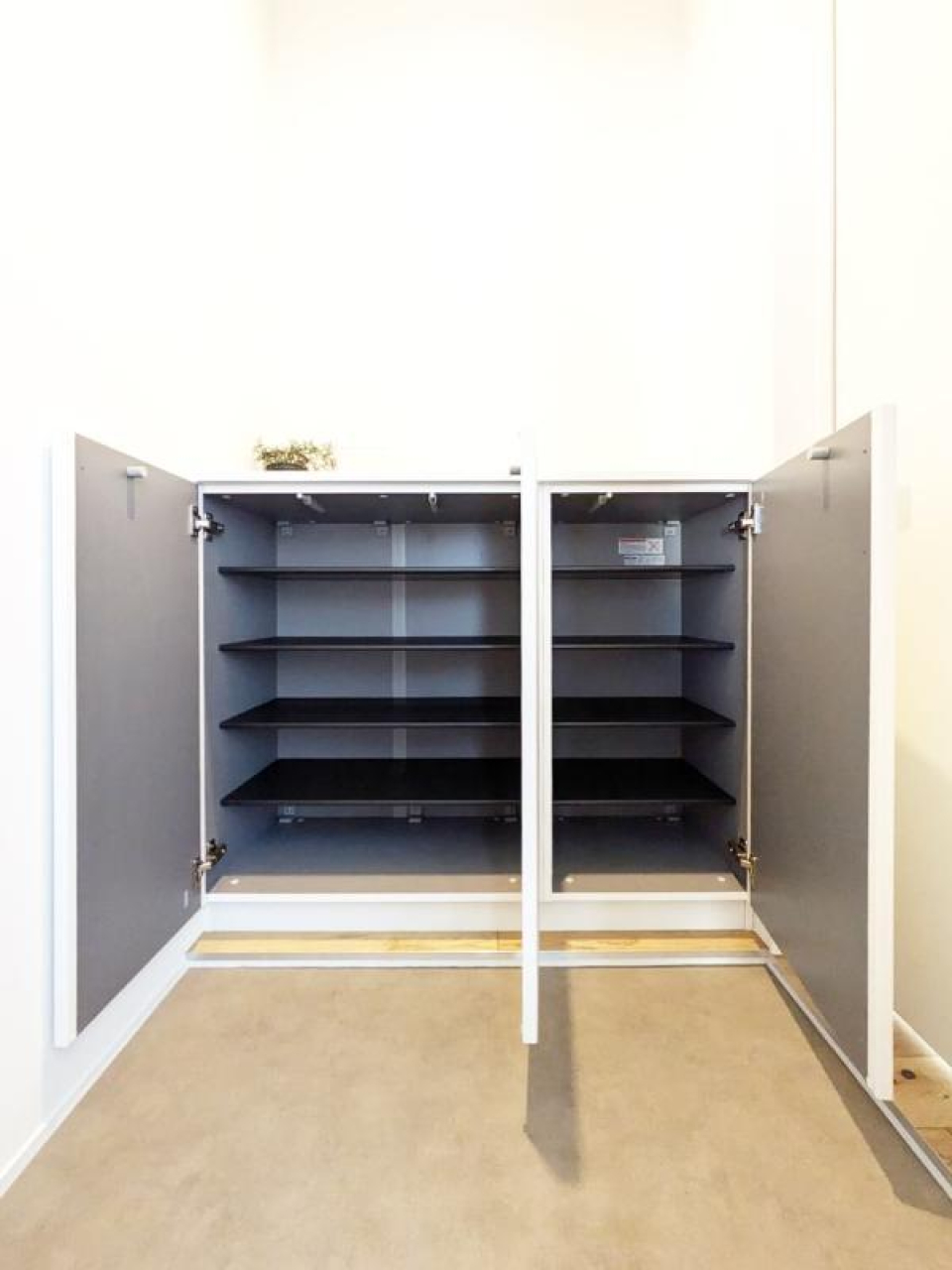 靴はこちらにたっぷり入ります！