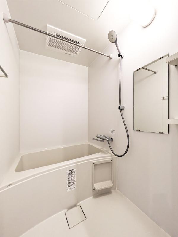 浴室乾燥機付きのお風呂なので、洗濯物はこちらで。