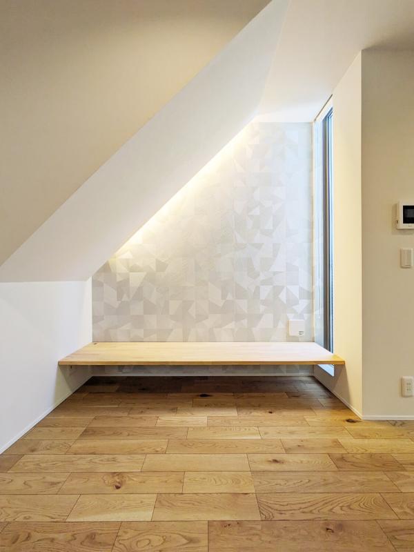 間取り図によるとテレビボードのこの空間。絵やアートを飾りたいくらい美しい&hellip;！