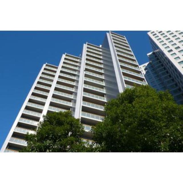 階段状に連なる形が印象的な外観です。