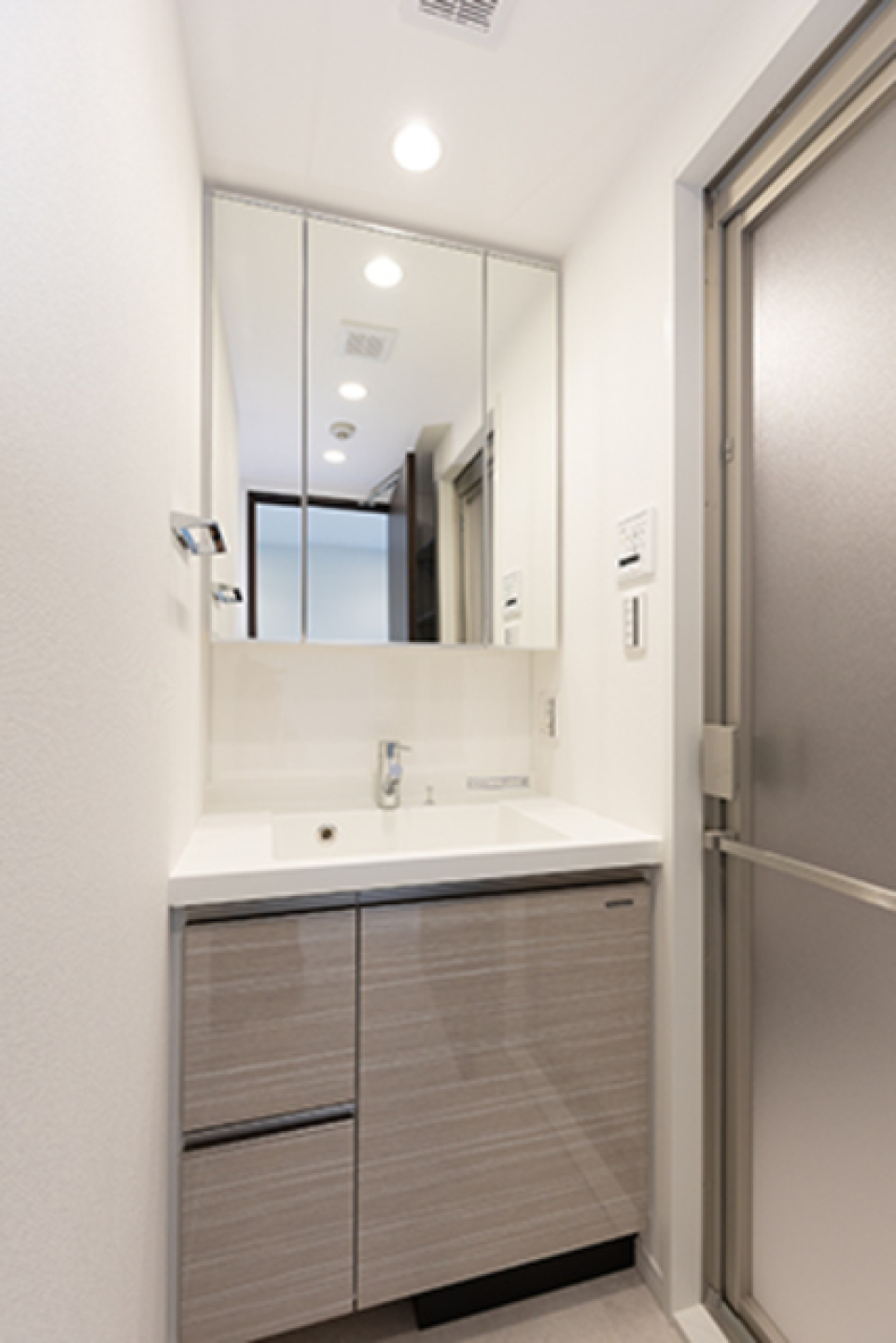 高級感のあるパウダールーム。※写真は同タイプ住戸です。